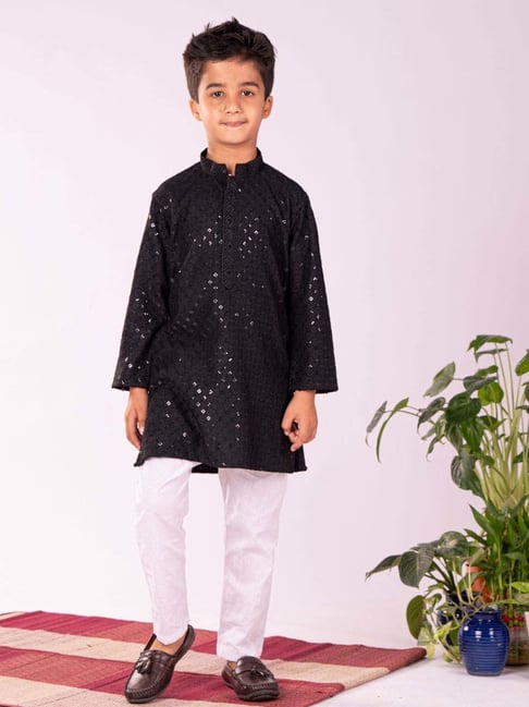 VASTRAMAY Boys Black Embroidery Full Sleeves Kurta Sets-picture-36