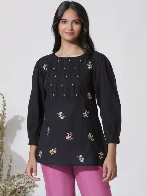 W Black Cotton Embroidered Top-picture-40