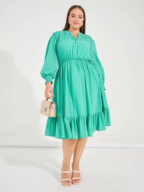 Styli Plus Size Green Self Design Midi Dress