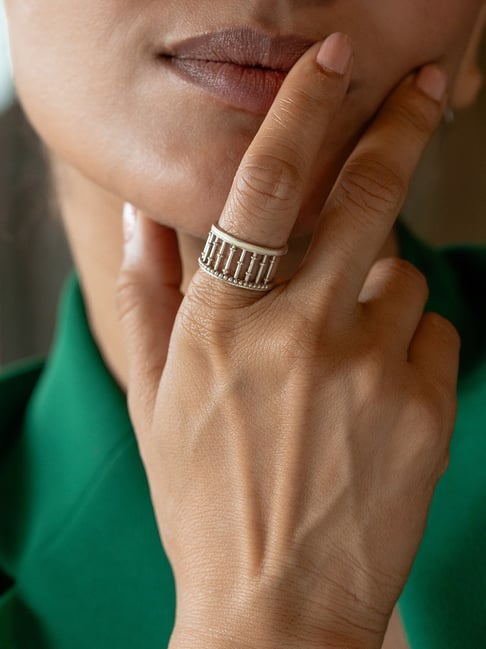 Shaya shreni ring in oxidised 925 silver