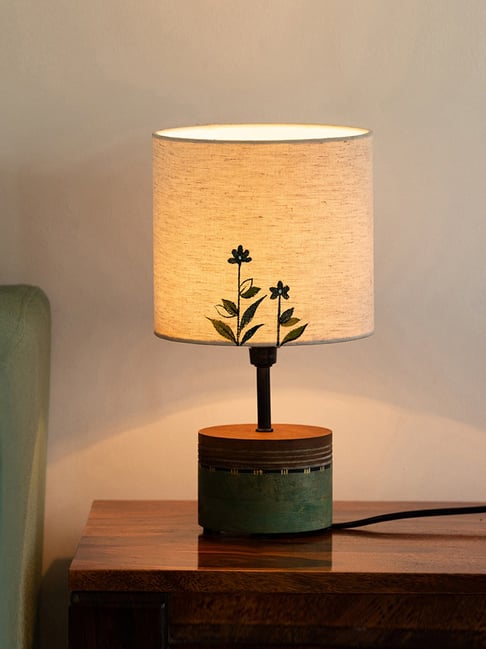 ExclusiveLane 'Dainty Flowers' Brown Mango Wood Hand-Painted Decorative Table Lamp