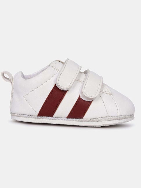 Buy MINIKLUB Boys White Red Casual Wear Shoe for Boys at Best