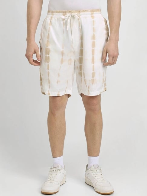 Forever 21 White Regular Fit Printed Shorts