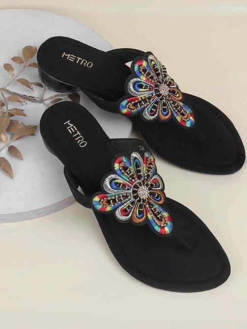 Metro Women's Black Thong Sandals