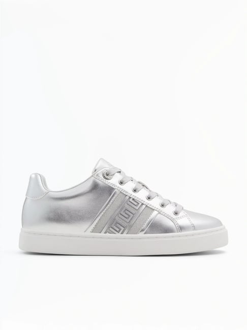 White shops and silver sneakers