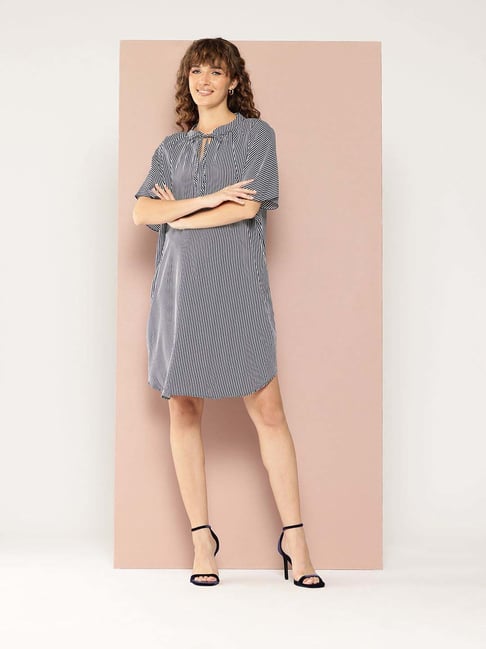 Qurvii Black Striped Shift Dress-image-19