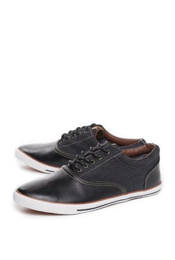 SOLEPLAY By Westside Black Sneakers With Extra Laces