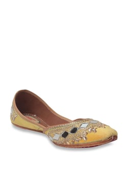 Lishabee by MSC Yellow Ethnic Juttis
