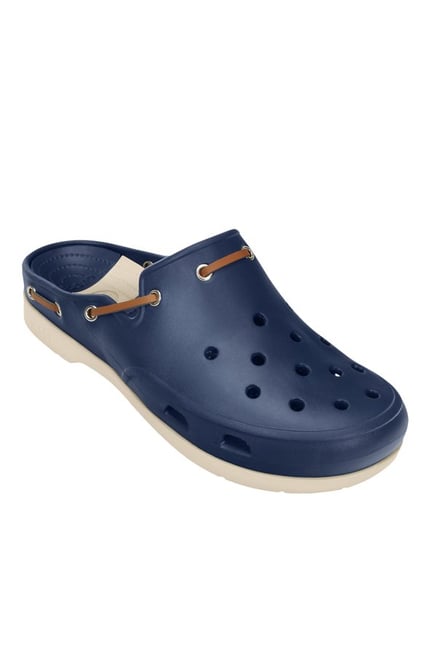 crocs beach line clog