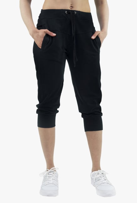 Satva Black Mid Rise Skinny Fit Capris