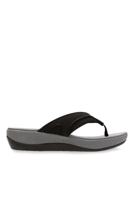 best price on clarks flip flops