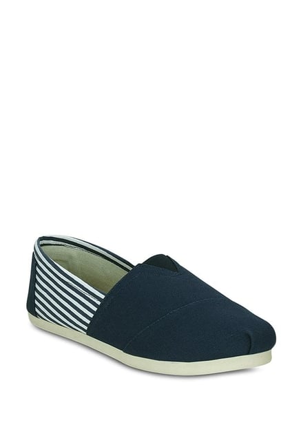 Buy Kielz Navy White Casual Shoes from top Brands at Best Prices