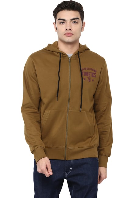 brown sweatshirt outfit