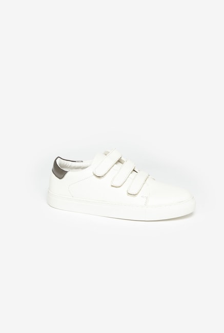 zudio white shoes