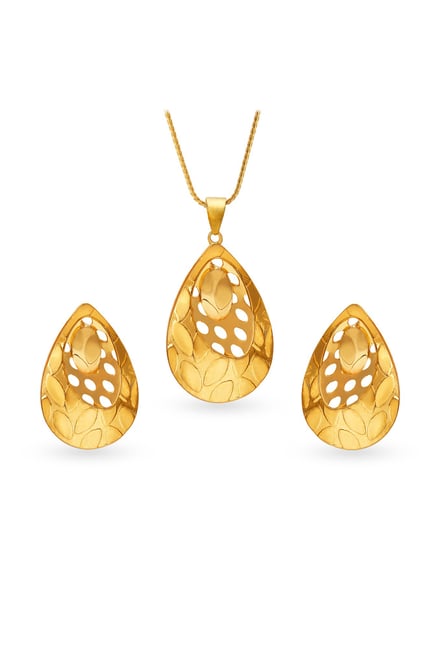 Tanishq 22 Kt Gold Pendant Earring Set Online At Best Price Tanishq 22 Kt Gold Pendant Earring Set