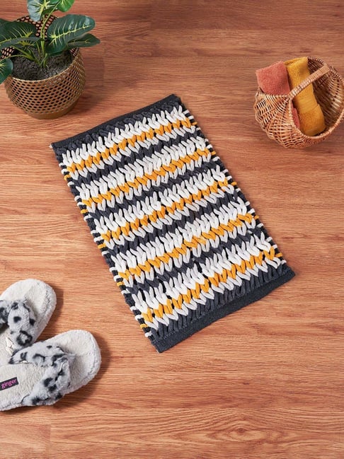 Living Scapes by Pantaloons Multicolor Cotton Tufted Bath Mat