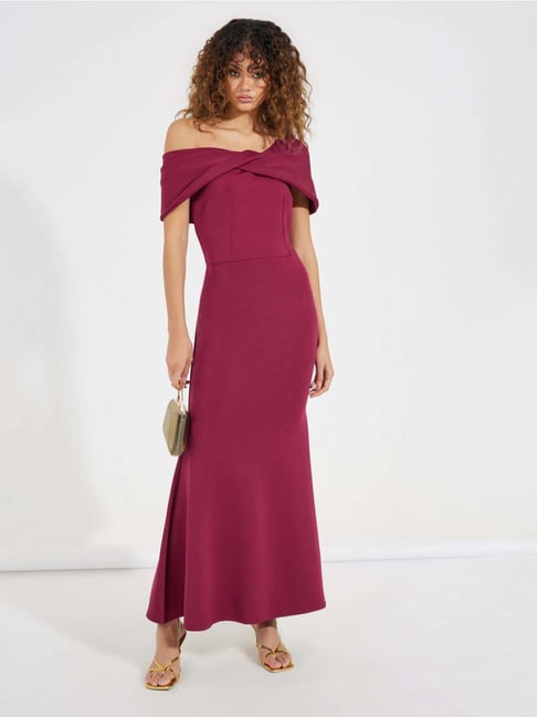 maroon bodycon dress long Ruched & Ready - Bodycon Maxi Dress - Women - Polyester/Spandex - S