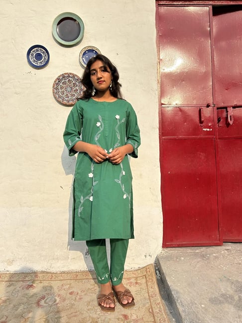Zuri Green 3D Patch Work Embroidered Cotton Kurta-picture-15