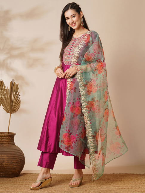 Globus Pink Silk Regular Fit Kurta With Pants & Dupatta