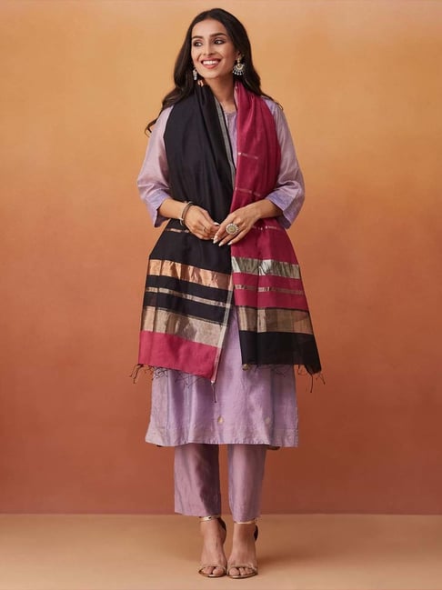 Fabindia Black Cotton Silk Blend Woven Stole-picture-38