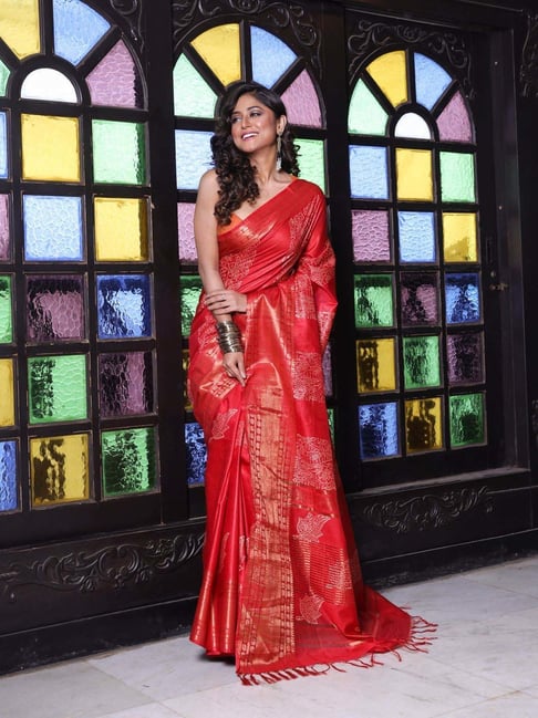 CHARUKRITI Red Printed Saree With Unstitched Blouse-picture-20