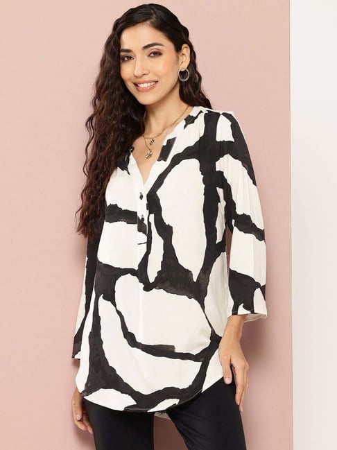 Qurvii White & Black Printed Top