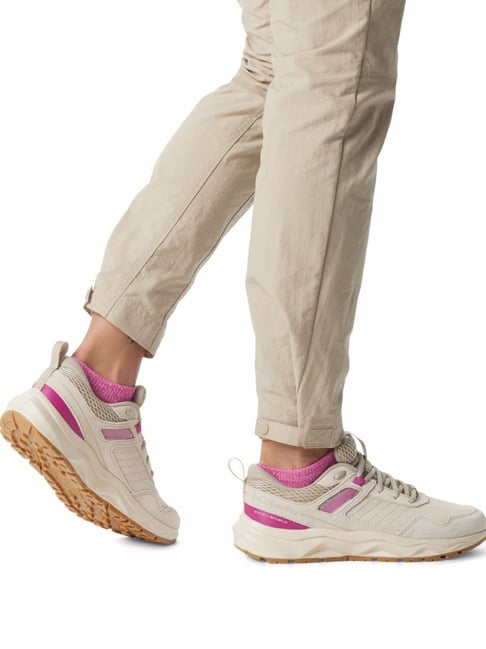 Columbia Women Cream Plateau Venture Hiking Trekking Shoes