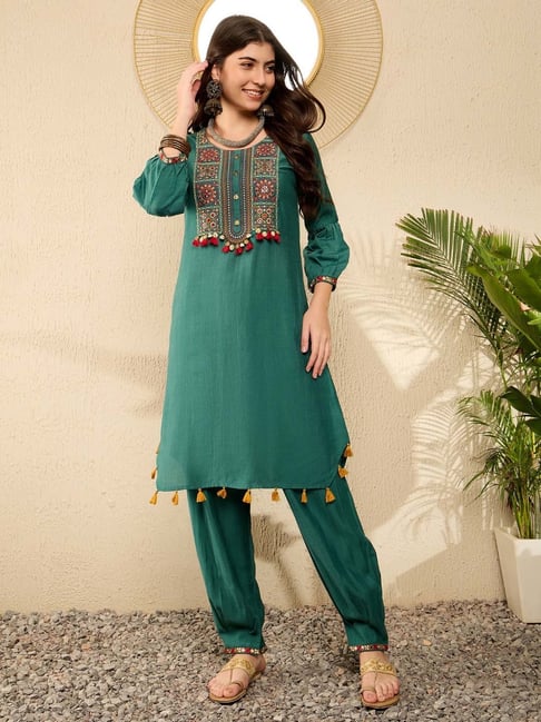 Vaamsi Green Embroidered Kurta Pant Set