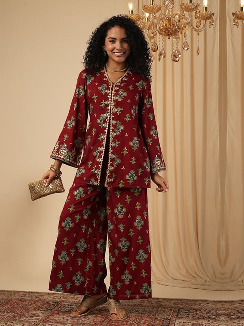 Globus Maroon Regular fit Print Suit Sets