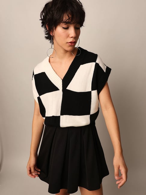 Only White Black Checks Sweater Vest