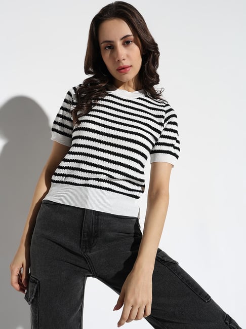 SHOWOFFFF Black & White Self Design Top