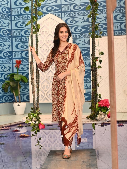 DECKEDUP Maroon Cotton Floral Print Kurta With Pants & Dupatta