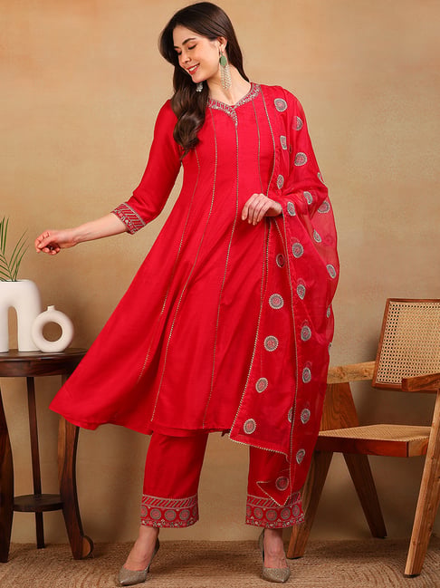 Vaamsi Red Silk Regular Fit Embroidered Suit Sets