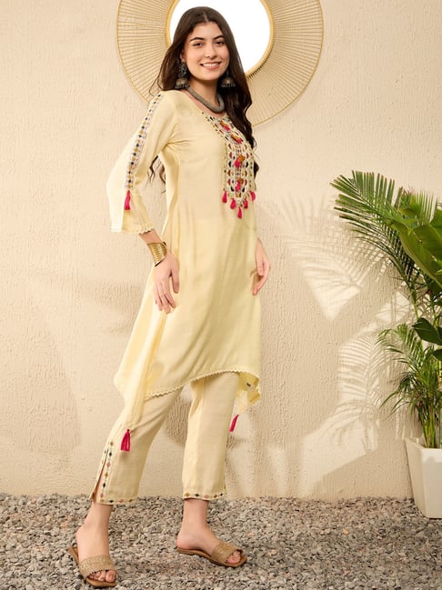 Vaamsi Yellow Viscose Regular Fit Embroidered Suit Sets