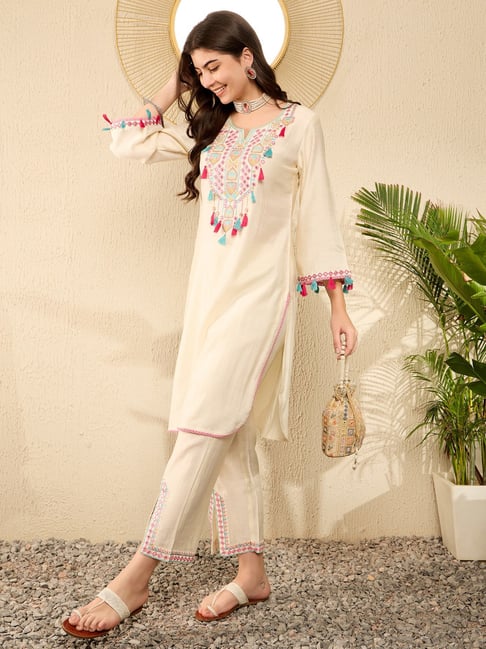 Vaamsi White Viscose Regular Fit Embroidered Suit Sets