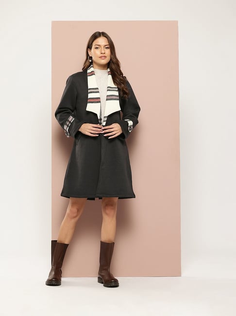 Qurvii Black Plain Coat-picture-12