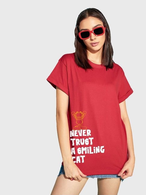 Bewakoof Women's Red Smiling Cat Graphic Printed Boyfriend T-Shirt