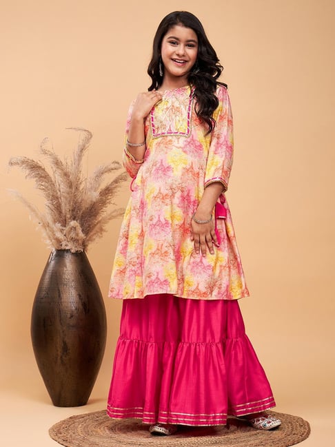 StyloBug Girls Pink Printed Kurti Set