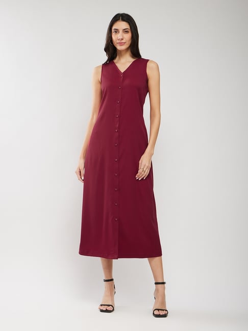 Fablestreet Maroon Solid Midi Dress-image-14