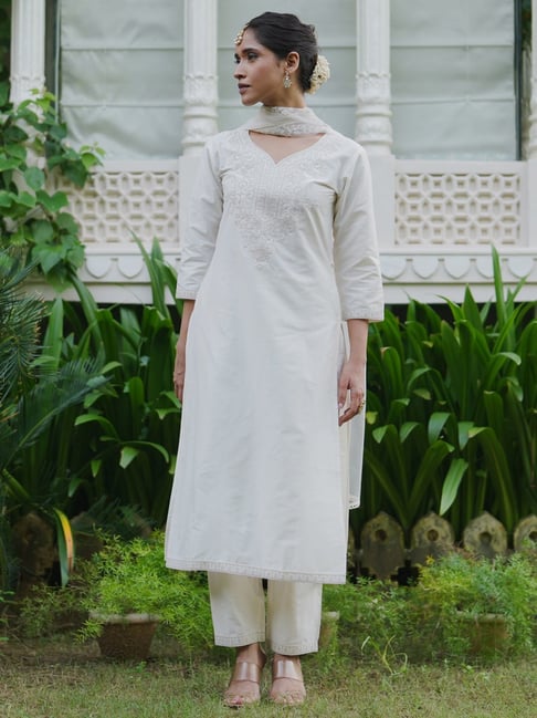 Indo Era Off White Embroidered Kurta Pants Set With Dupatta