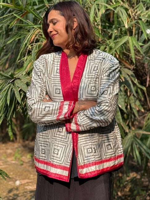Chidiyaa Red White Sardi Ki Dhoop Heartmade Mashru Silk Reversible Jacket