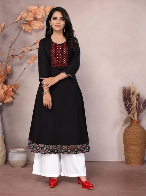 Rangita Black Cotton Embroidered 3/4th sleeve Kurta-picture-12