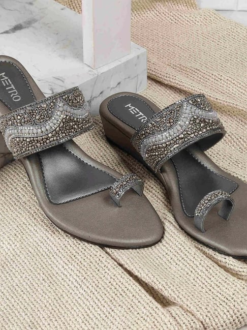 Metro Women's Gun Metal Toe Ring Wedges-picture-40