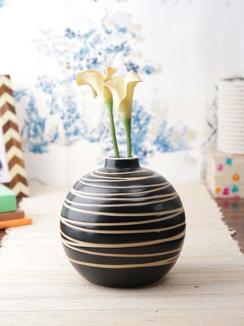 VarEesha Black Ceramic Cris Cross Round Vase
