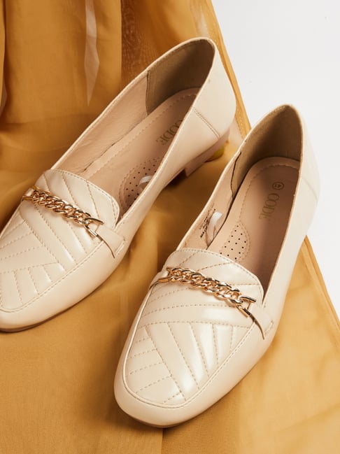 Code by Lifestyle Women Off White Shoes