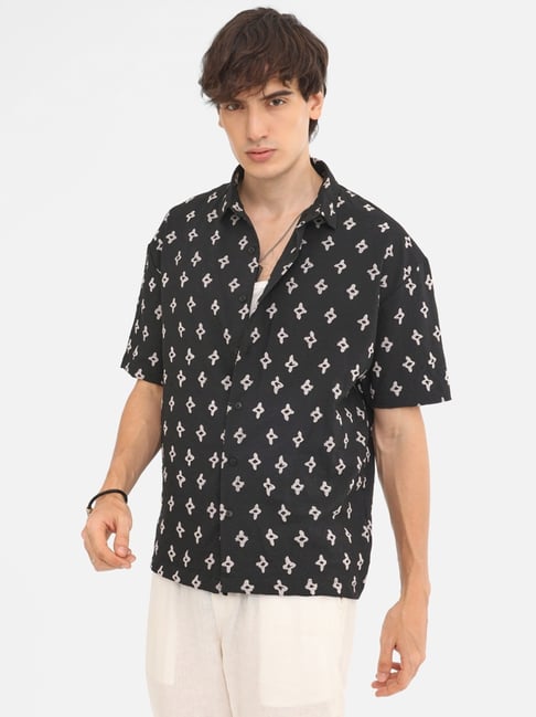CAHOOT Black Regular Fit Printed Shirt-picture-21