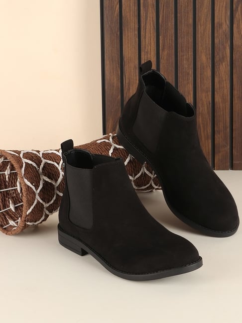 Carlton London Women's Black Chelsea Boots