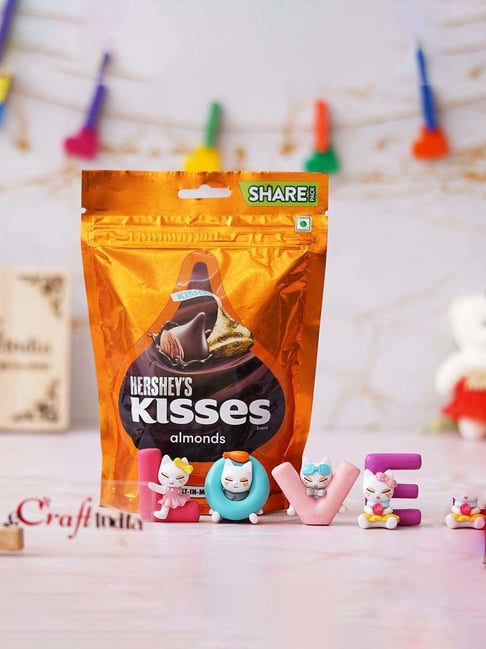 eCraftIndia Polyresin Love Animated Characters Showpiece & Hershey'S Kisses Almonds Chocolate-picture-41