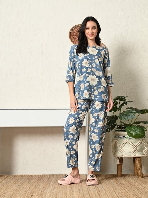 Ichaa Blue Rayon Floral 3/4th sleeves Night Suits-picture-24