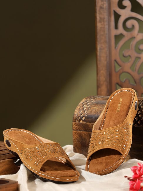 Trase Women's Tan Casual Wedges-picture-14